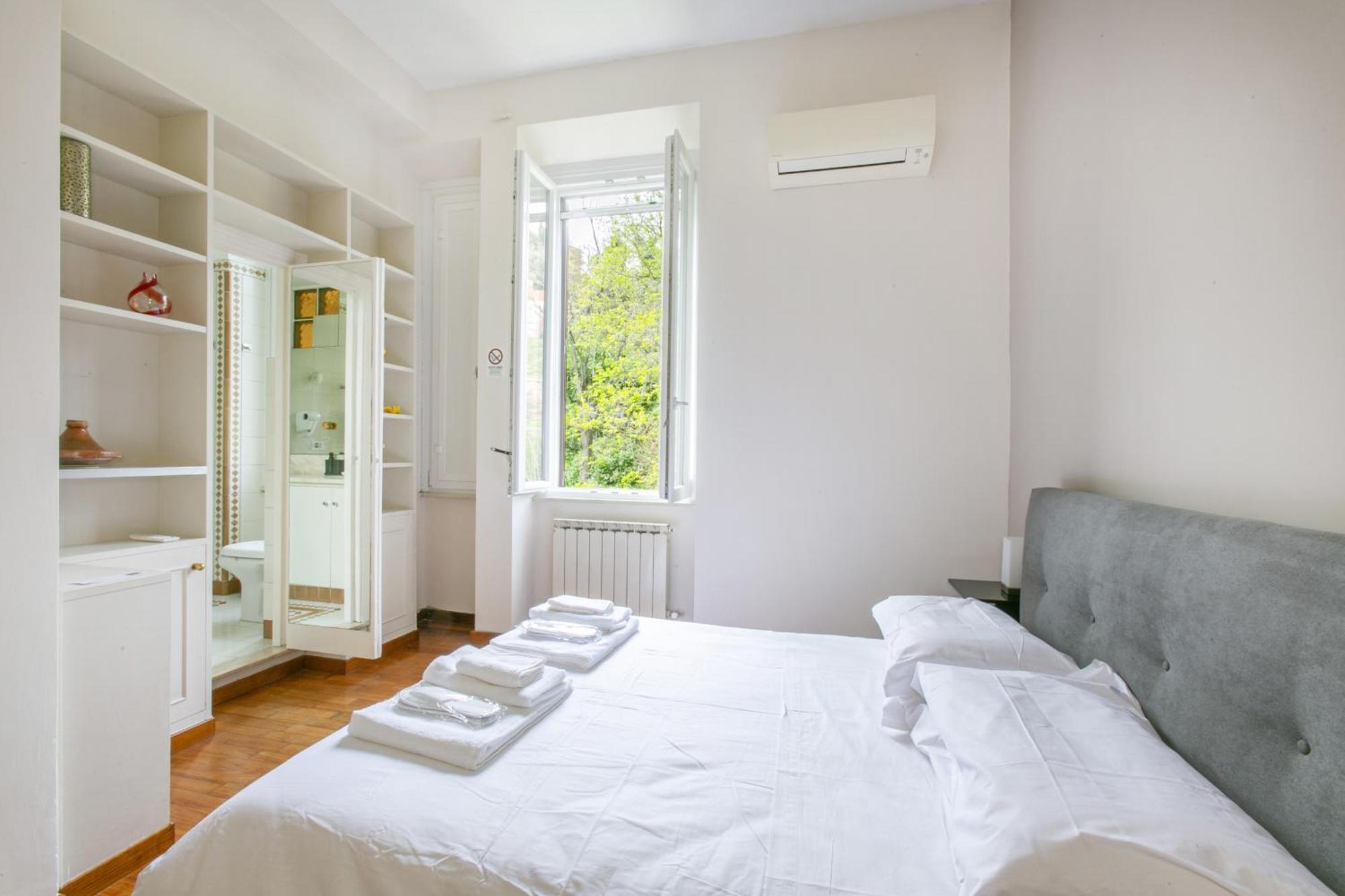 Family In Trastevere Apartment